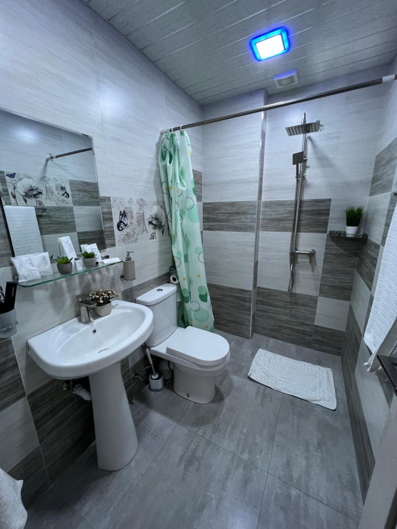 Cosy Apartment With Good Location Self Check In Erevan Esterno foto